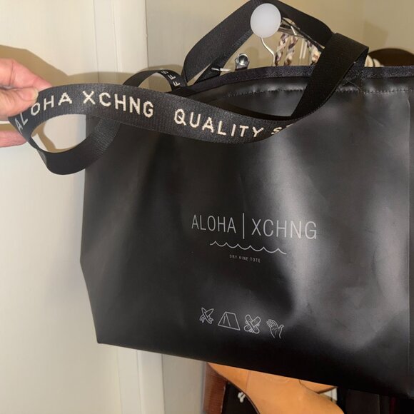 ALOHA XCHNG Dry Kine Tote – Kauai, Hawaii 🌺 (Black Waterproof Tote) BLACK - Picture 8 of 10